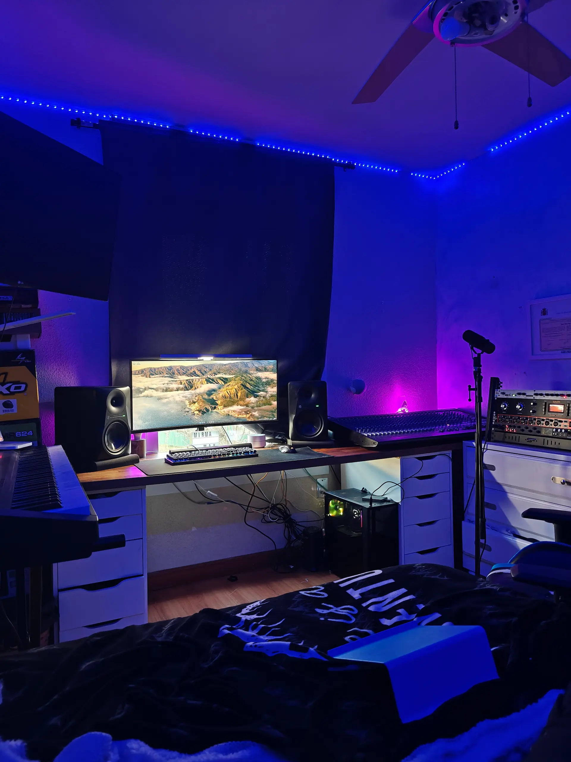 Estudio de música con iluminación ambiental en mirma.wav